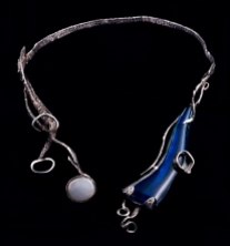 Collana in argento con vetri colorati. Committente privato, 2009