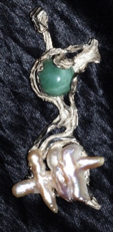 Pendente in argento con perla di fiume. Committente privato, 2011